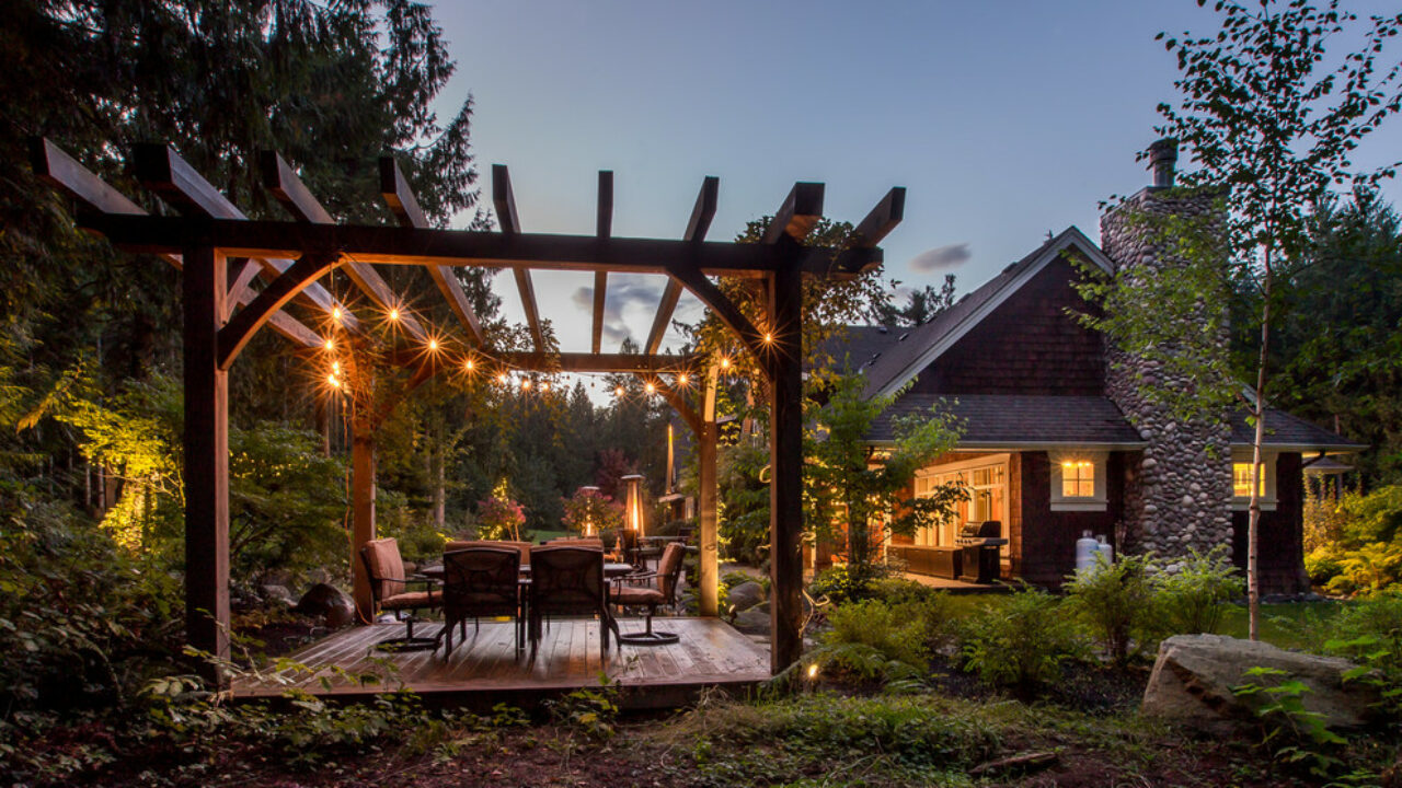 15 Sensational Rustic Backyard Designs That Will Make You Want Them