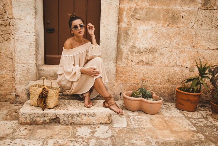 Go Explore- 15 Great Traveling Outfit Ideas - vacation outfit, Travel outfit ideas, summer outfit ideas, casual summer outfit