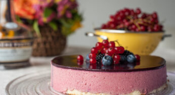 17 Delicious Summer Berry Cake Recipes