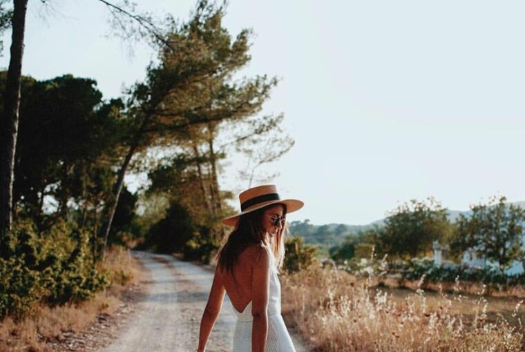 Vacation Outfits: 17 Lovely Combos to Copy This Season Vacation Outfits: 17 Lovely Combos to Copy This Season - vacation outfit, Travel outfit ideas, summer vacation, summer outfit