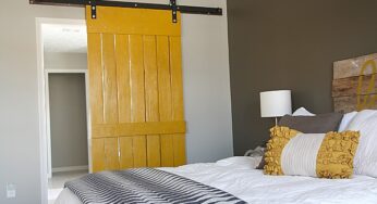 Farmhouse Design: 15 DIY Barn Door Projects