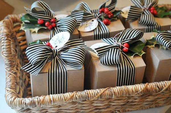 16 Unique DIY Gift Wrapping Ideas for Christmas - gift wrap, DIY gift ideas, DIY Christmas Gift Wrapping, diy Christmas gift wrap