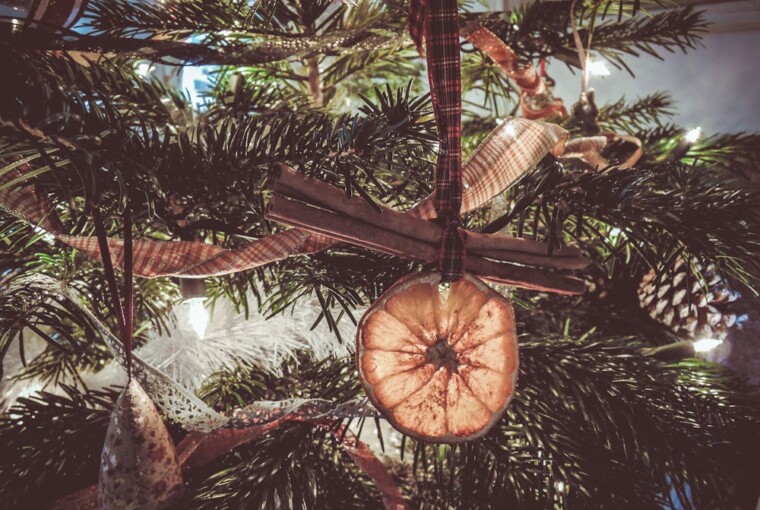 16 Rustic Farmhouse Inspired DIY Christmas Decoration Ideas 16 Rustic Farmhouse Inspired DIY Christmas Decoration Ideas - Rustic Farmhouse Inspired DIY Christmas Decoration Ideas, Rustic DIY Christmas, Rustic Christmas Decoration Ideas, DIY Rustic Projects, diy rustic, diy christmas decor, Diy Christmas, christmas decoration ideas