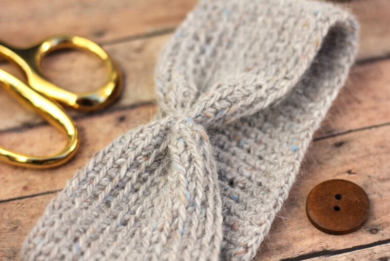 Warm DIY Headbands: 15 Great Crochet and Knitting Patterns Warm DIY Headbands: 15 Great Crochet and Knitting Patterns - Headband tutorials, Headband, diy winter fashion, diy winter clothes, diy winter accessories, diy headbands