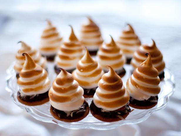 17 Delicious S’mores Dessert Recipes - tart dessert recipes, S’mores Dessert Recipes, S’mores, dessert recipes, Bite Size Dessert Recipes
