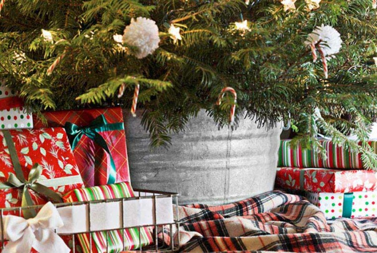 17 Unique Christmas Tree Stand Decoration Ideas 17 Unique Christmas Tree Stand Decoration Ideas - Diy Christmas tree, Christmas Tree Stand Ideas, Christmas Tree Stand Decoration Ideas, Christmas Tree Stand, Christmas tree skirt, Christmas Tree Decorating Ideas, Christmas tree