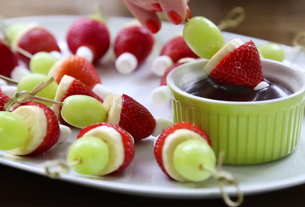 14 Healthy But Still Tasty Holiday Treats 14 Healthy But Still Tasty Holiday Treats - Healthy Holiday Treats, Healthy Christmas recipes, Healthy But Still Tasty Holiday Treats, Christmas treats, Christmas recipes