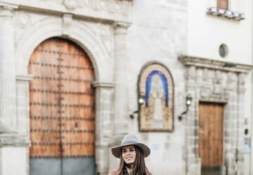 How to Wear a Hat this Winter: 15 Stylish Outfit Ideas - winter street style, winter outfit ideas, winter hat outfit ideas, hat outfit ideas, beanie outfit ideas