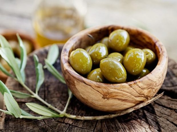 8 Healthy Fats You Should Be Eating - whole nuts, salmon, olives, olive oil, nuts, healthy fats, ground flaxseed, dark chocolate, Avocado