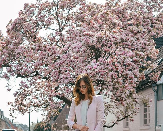 Spring Street Style: 16 Great Outfit Ideas to Copy Now - spring street style, spring skirt outfit, spring outfit ideas, Next-Level spring Outfits