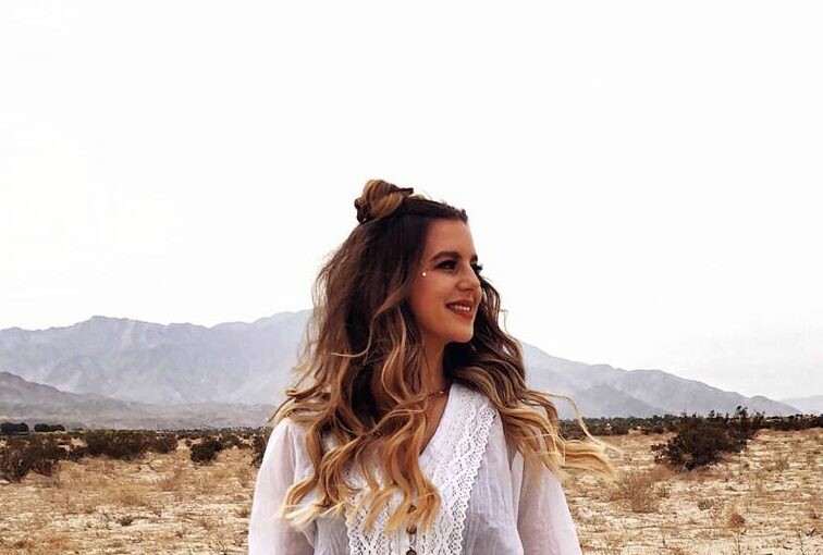 15 Outfit Ideas: The Best Shirts to Wear This Spring 15 Outfit Ideas: The Best Shirts to Wear This Spring - spring shirt trends, spring outfit ideas, shirt outfit ideas