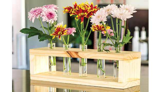 Summer Floral Home Decor: 15 DIY Vase Ideas (Part 2) - flower vase, DIY Vases, DIY Vase, diy summer decorations