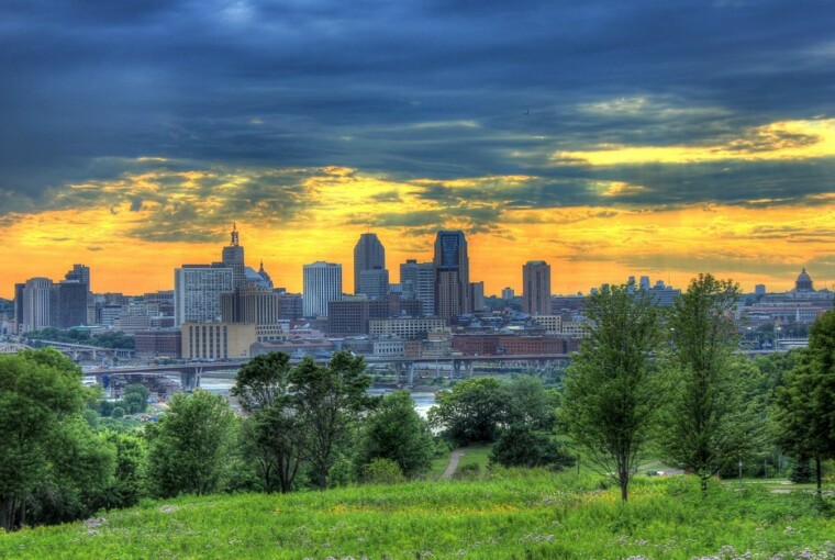 6 Best Places to Live in the Twin Cities 6 Best Places to Live in the Twin Cities - wayzata, twin cities, places, linden hills, escelsior, como park, cathedral hill