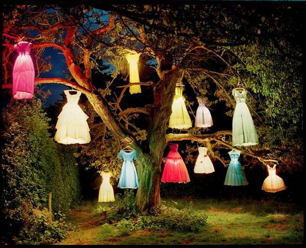18 Creepy Outdoor DIY Halloween Crafts