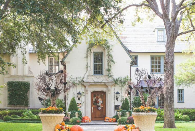 15 Spooky and Creative Outdoor Halloween Decorating Ideas 15 Spooky and Creative Outdoor Halloween Decorating Ideas - Outdoor Halloween Decoration Ideas, Outdoor Halloween Decorating Ideas, DIY Outdoor Halloween Decoration Ideas, DIY Outdoor Halloween Decoration