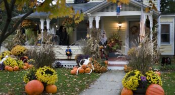 15 Spooky Outdoor Halloween Decoration Ideas