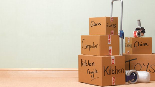 5 Essential Things To Do When Moving - to do list, packing, moving, fragile items, declutter, box