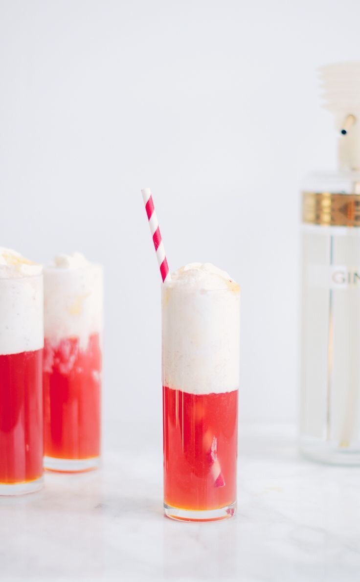 21 Holiday Inspired Cocktail Float Recipes for Parties - Holiday Inspired Cocktails, Holiday Inspired Cocktail Float Recipes for Parties, Holiday Inspired Cocktail Float Recipes, Holiday Cocktails