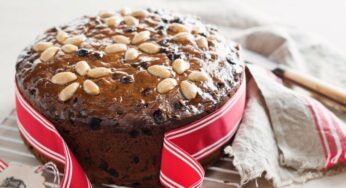 22 Easy Christmas Cake Recipes