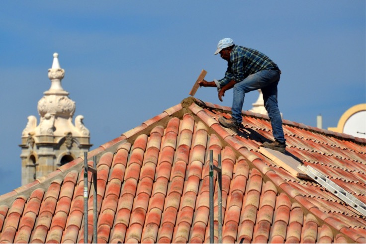 How To Choose The Right Roofing Contractor - warranaty, roofing contractor, roof, reviews, referrals, online, guarantee, estimates, contractor