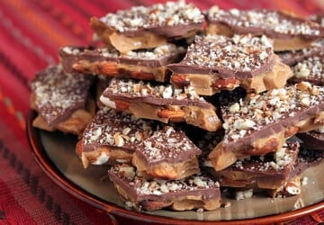 15 Toffee Christmas Crack Recipes and Ideas - Toffee Christmas recipes, Toffee Christmas Crack Recipes, Toffee Christmas, Toffee, Christmas recipes, Christmas Crack Recipes