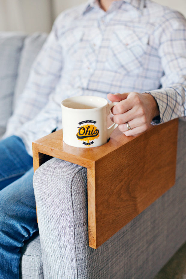 Source: https://abeautifulmess.com/2015/04/diy-wooden-sofa-sleeve-with-cup-holder.html