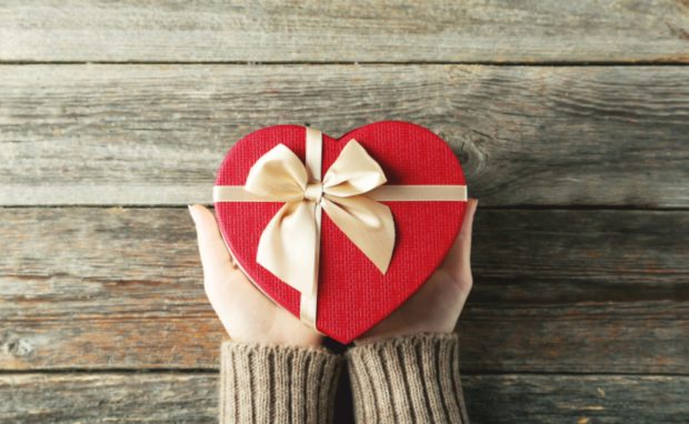 How to Pick the Perfect Gift for a Loved One - shopping online, perfect, network, loved ne, less i more, ifestyle, gft, generic gift, clue