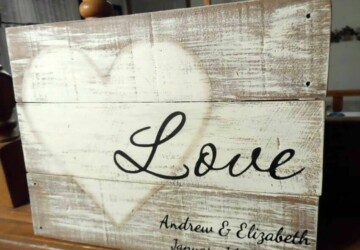 Sweet and Rustic DIY LOVE Wood Signs - Rustic DIY Wood Signs, Rustic DIY LOVE Wood Signs, DIY Wood Signs, DIY Wood Craft Projects, DIY Rustic Wooden decor, DIY Rustic Projects, DIY LOVE Wood Signs