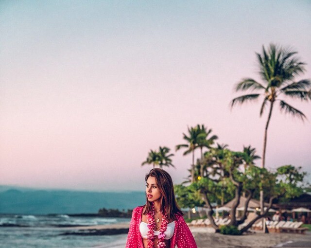 15 Summer Beach Outfits That Are Instagram-Ready 15 Summer Beach Outfits That Are Instagram-Ready - summer outfit ideas, beach wear, beach outfits, beach outfit ideas