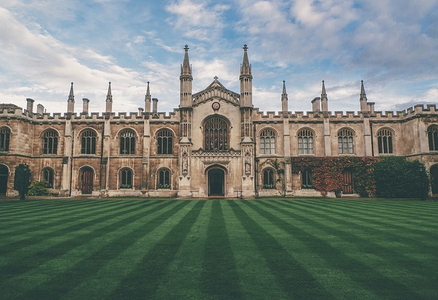Top 5 Historic Universities in the UK with Beautiful Architecture - University of Oxford, University of London, University of Glasgow, University of Cambridge, Historic Universities, Durham University