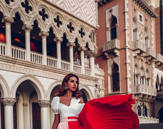 15 Maxi Dresses Perfect for The Last Summer Days 15 Maxi Dresses Perfect for The Last Summer Days - Maxi Dresses, Last Days of Summer outfit, Last Days of Summer Fashion Inspirations, how to style maxi dress, Floral Maxi Dress