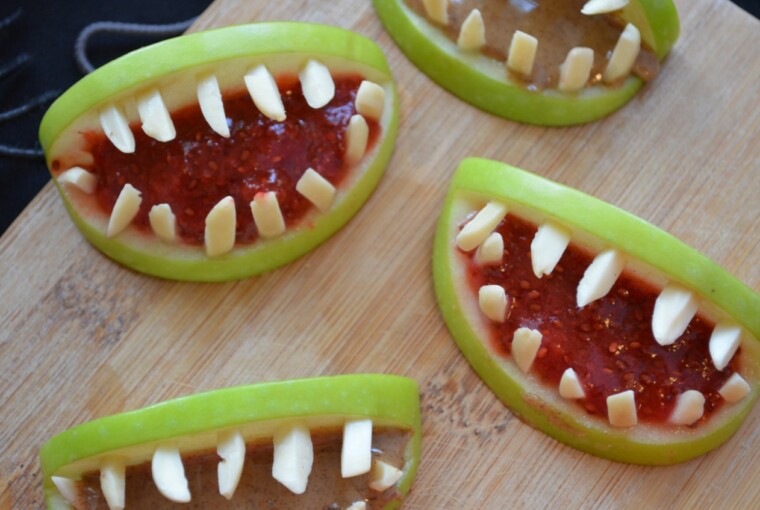 Halloween Treats - 15 Fun Ideas for Halloween Treat Recipes Halloween Treats - 15 Fun Ideas for Halloween Treat Recipes - Healthy Halloween Treats, Halloween Treats for Kids, Halloween treats, Halloween Treat Recipes, Halloween Treat Recipe, Diy Halloween Treat Boxes, Diy Halloween Treat Bags