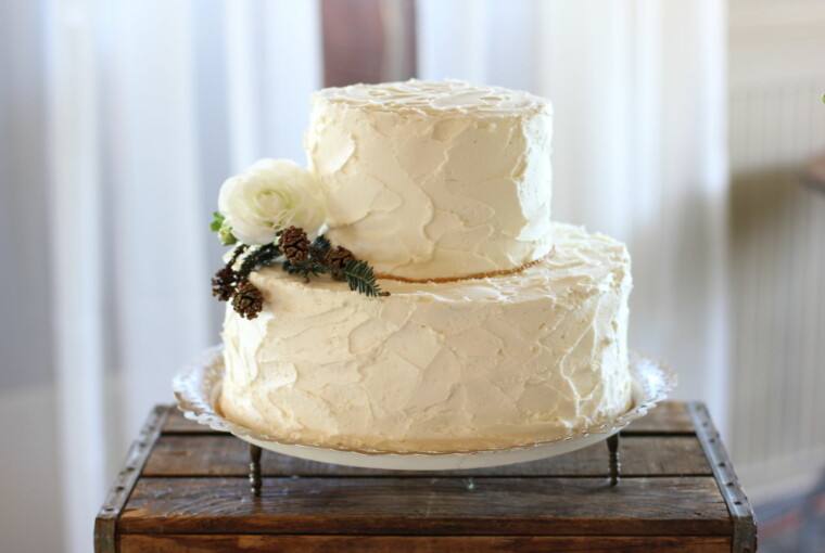 15 Gorgeous Winter Wedding Cakes 15 Gorgeous Winter Wedding Cakes - Winter Wedding Cakes, Winter Wedding cake, winter wedding, Romantic Winter Weddings, DIY Winter Wedding Decorations