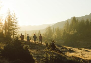 7 Essential Items for Hiking this Fall - water bottle, Hiking, essentials, Clothing, charger, camera, boots