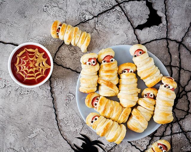 Halloween Finger Foods - Recipes for Halloween Appetizers Halloween Finger Foods - Recipes for Halloween Appetizers - Halloween Snacks, Halloween recipes, Halloween party, Halloween Appetizers, Halloween Appetizer