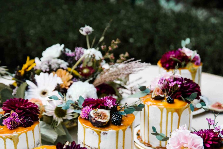 15 Stunning Drip Wedding Cakes - Winter Wedding Cakes, wedding cakes, Drip Wedding Cakes, Drip