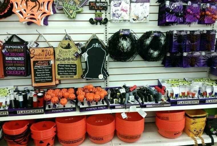 15 Easy Dollar Store Halloween Decor You Should Try (Part 2) 15 Easy Dollar Store Halloween Decor You Should Try (Part 2) - Dollar Store Halloween Decor, Dollar Store Halloween, diy Halloween decorations, DIY Halloween Decor