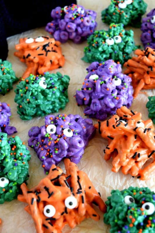 16 Rice Krispie Treats for Halloween - Rice Krispie Treats for Halloween, Halloween Treats for Kids, Halloween Treat Recipe, Halloween recipes, Halloween Dessert, Diy Halloween Treat Bags