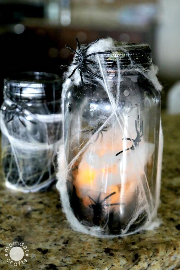 15 Cute DIY Halloween Mason Jars (Part 1) - mason jars, DIY Mason Jars, diy halloween mason jars, DIY Halloween Mason Jar