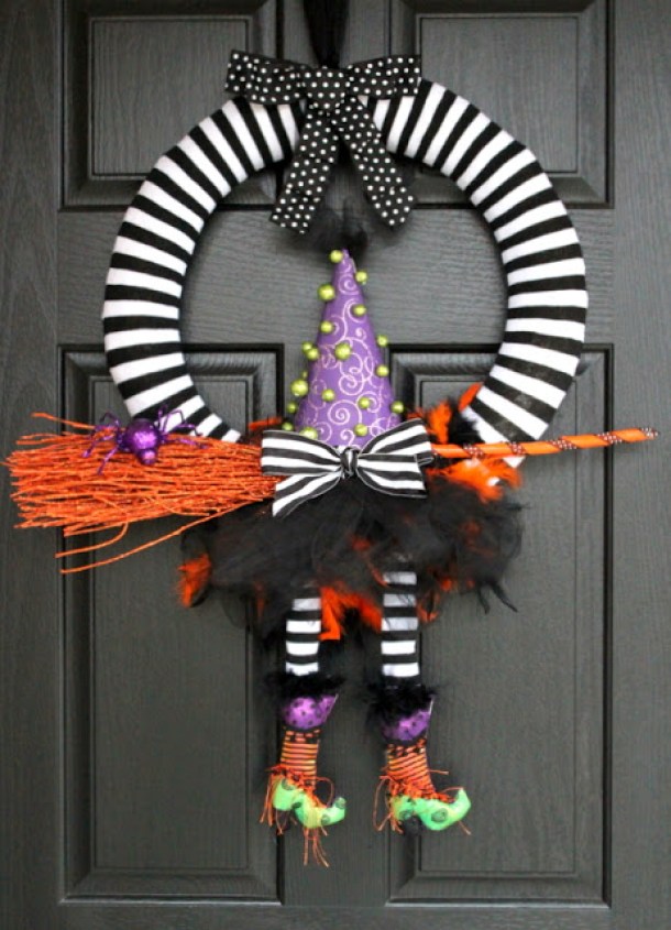 15 DIY Halloween Wreath Ideas (Part 2) - DIY Halloween Wreaths, DIY Halloween Wreath Ideas, diy Halloween wreath