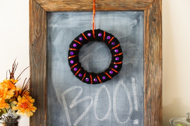 15 DIY Halloween Wreath Ideas (Part 2) - DIY Halloween Wreaths, DIY Halloween Wreath Ideas, diy Halloween wreath