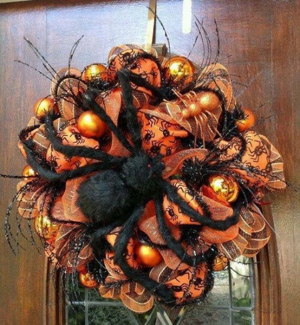 15 DIY Halloween Wreath Ideas (Part 1) - Halloween Wreath Ideas, DIY Halloween Wreaths, DIY Halloween Wreath Ideas, diy Halloween wreath