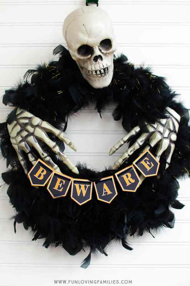 15 DIY Halloween Wreath Ideas (Part 1) - Halloween Wreath Ideas, DIY Halloween Wreaths, DIY Halloween Wreath Ideas, diy Halloween wreath