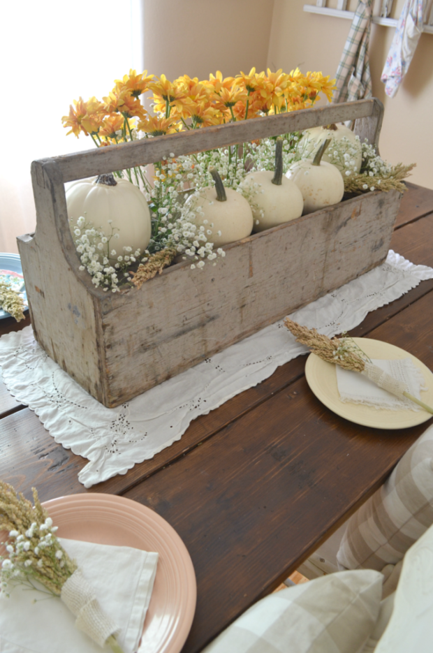 15 Easy Fall Decorating Projects (Part 1) 15 Easy Fall Decorating Projects (Part 1) - Farmhouse Fall Decorating Ideas, Farmhouse Fall Decorating, Fall Decorating Projects, fall Decorating Ideas, Fall Decorating
