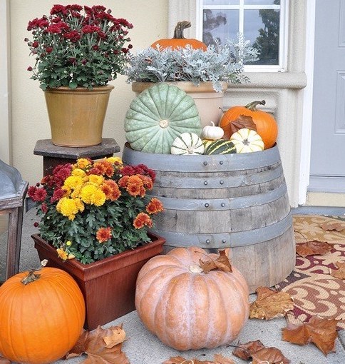 Front Porches that Have Us So Ready for Fall - Fall Porch Decorating Ideas, Fall Porch Decor Ideas, fall porch decor, Fall Porch, DIY Fall Porch