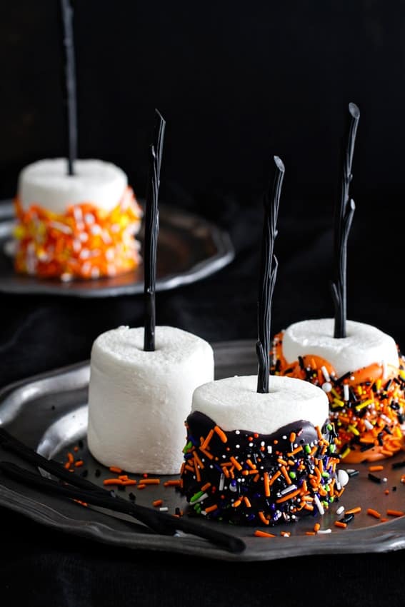 16 Best Halloween Party Snacks - Spooky Eats and Drinks Recipes for A Grown-Up Halloween Party, Halloween Party Snacks, Halloween Party Food Ideas for Kids, Halloween Party Food, Halloween party