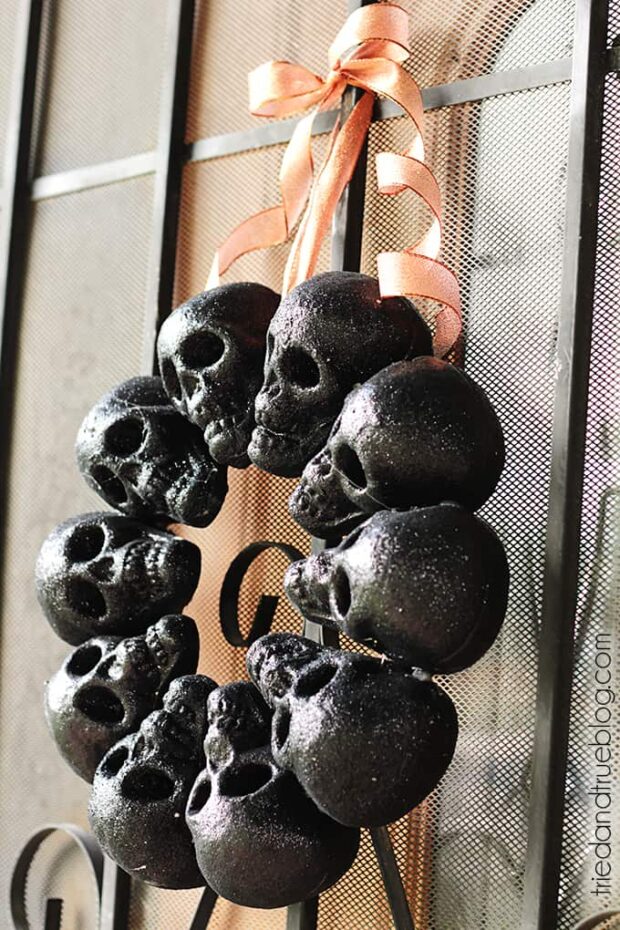 16 Easy Dollar Store DIY Halloween Decor You Should Try - Dollar Store DIY Halloween Decor, DIY Outdoor Halloween Decoration, diy Halloween decorations, DIY Halloween Decor