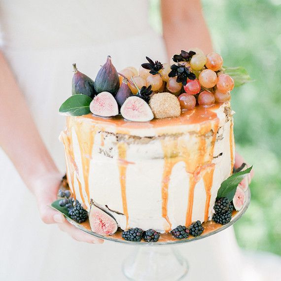  
PHOTO BY TENTH AND GRACE; CAKE BY BELLE SOULE WEDDINGS