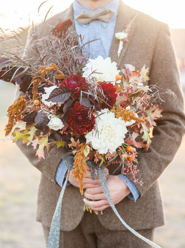 15 Romantic Ways To Incorporate Fall Leaves Into Your Wedding Decor - rustic wedding decoration, Incorporate Fall Leaves Into Your Wedding Decor, Fall Wedding Ideas