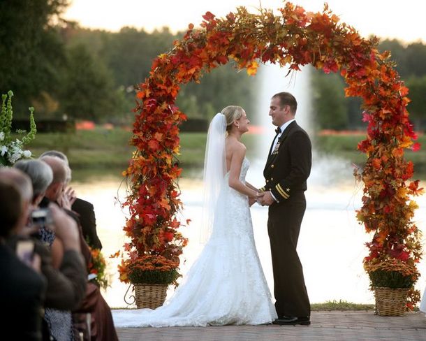 15 Romantic Ways To Incorporate Fall Leaves Into Your Wedding Decor - rustic wedding decoration, Incorporate Fall Leaves Into Your Wedding Decor, Fall Wedding Ideas